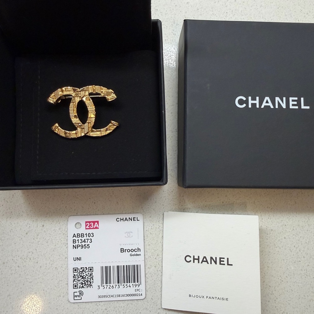 Authentic CHANEL Gold CC Interlocking Logo Brooch